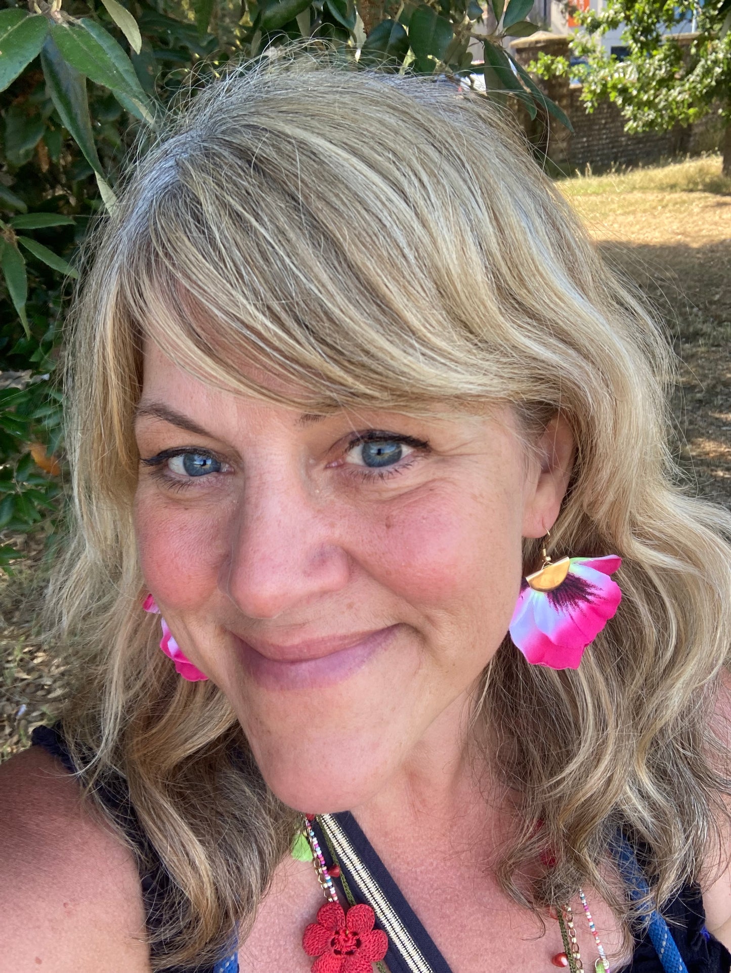 Hen creative parties - flower earrings