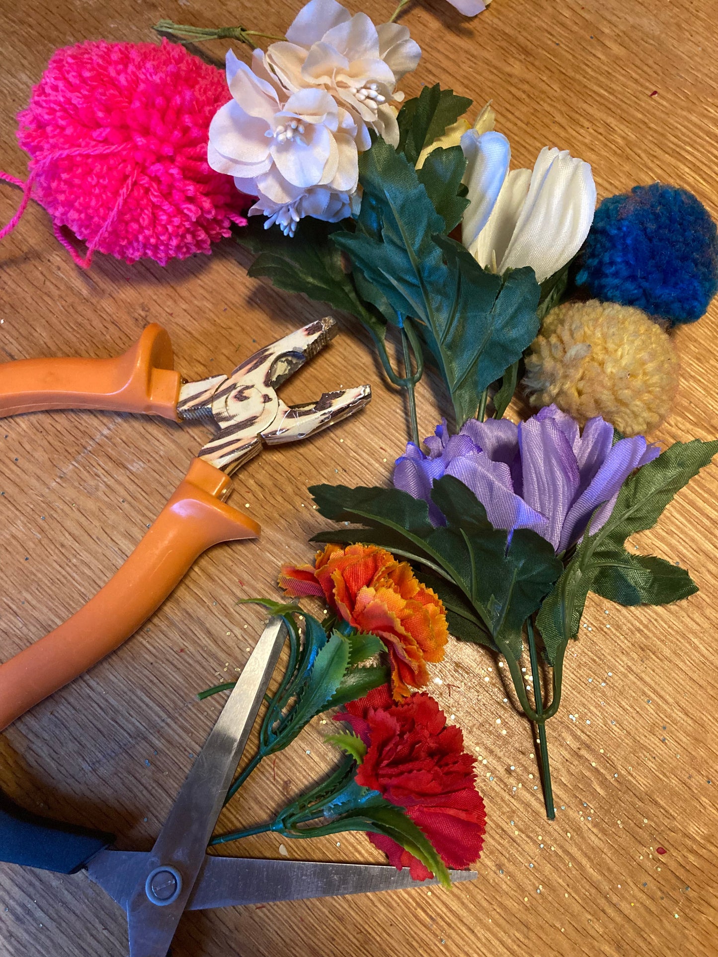 Flower Pom Pom festival, Pride, Hen hairband Workshop
