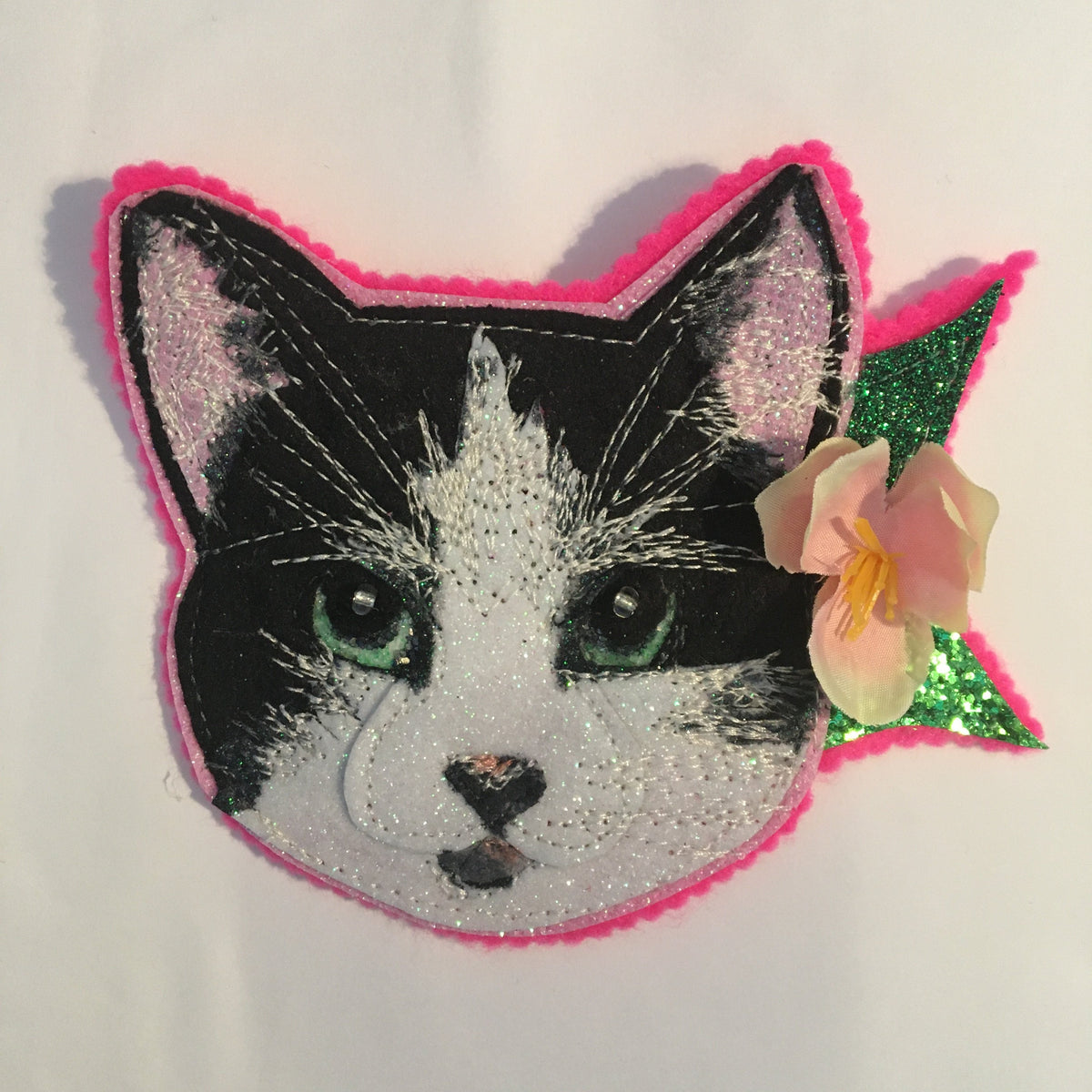 Pet portrait brooch