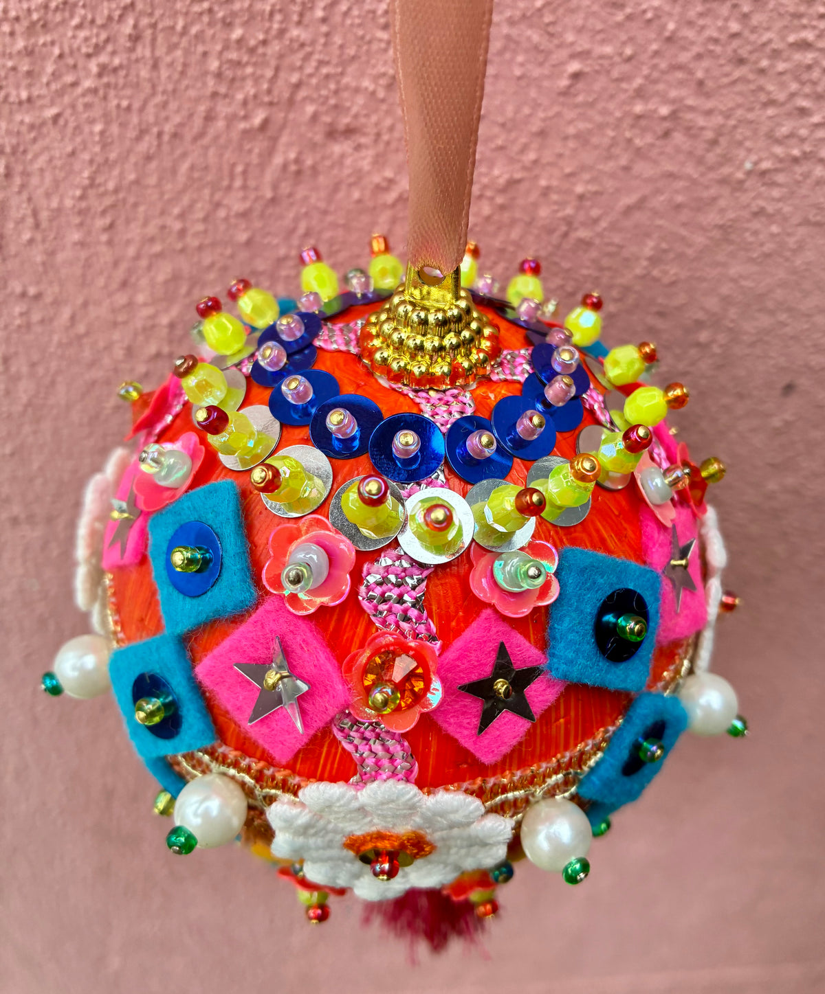 Push pin bauble workshop