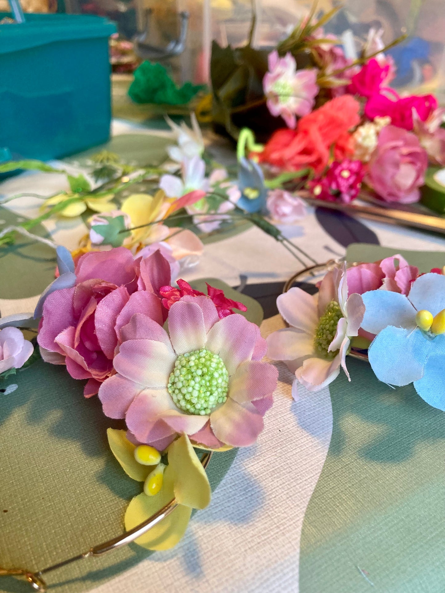 Hen creative parties - flower earrings
