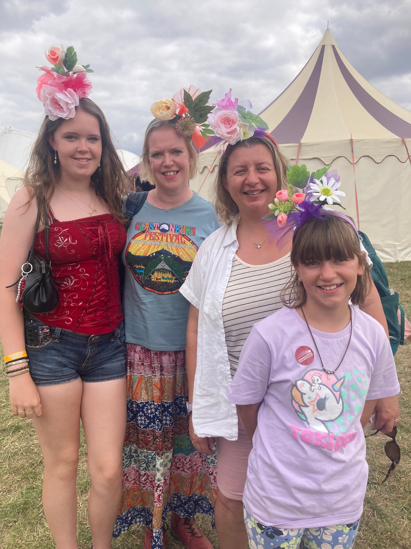 Hen creative parties - flower earrings
