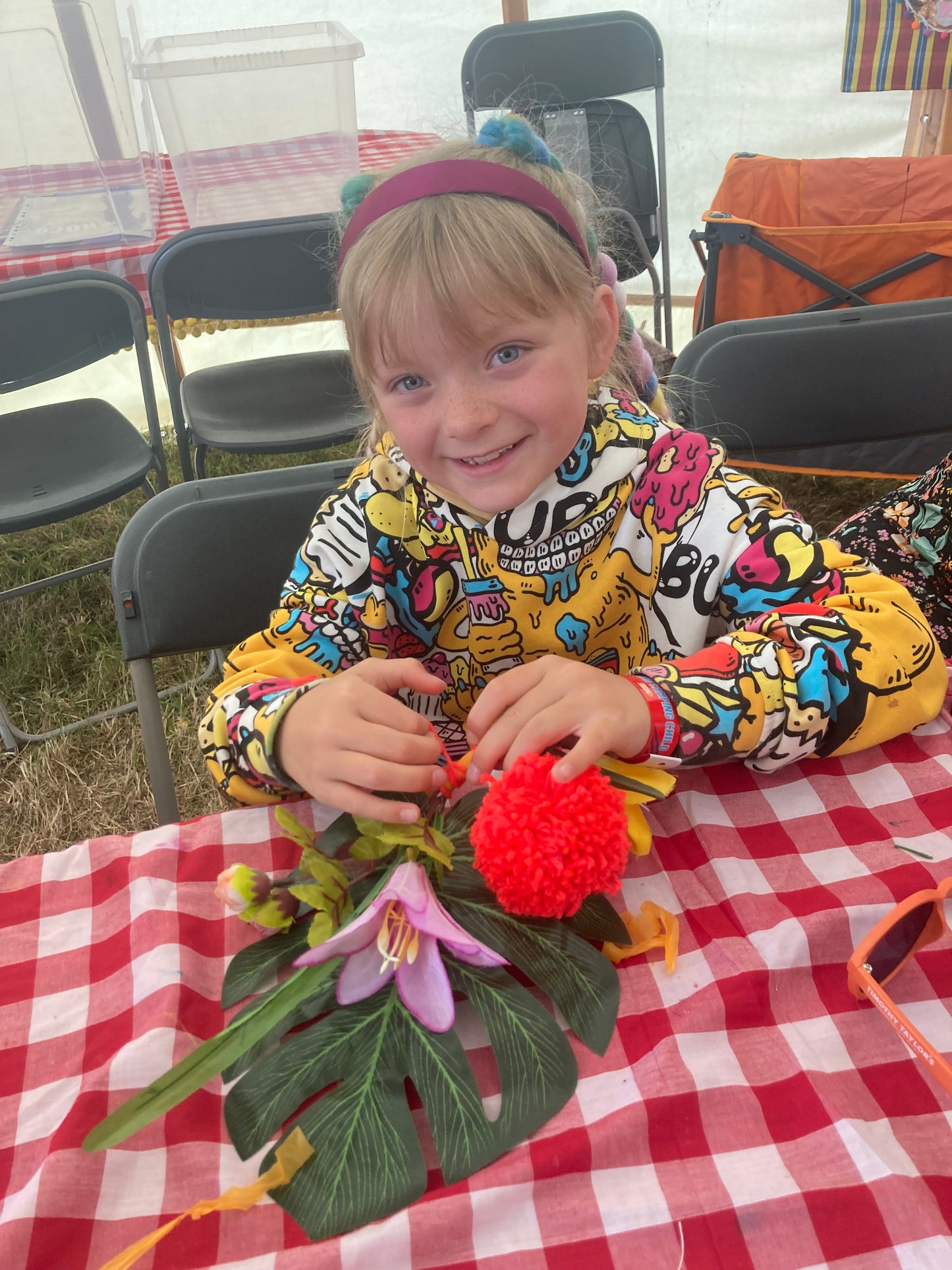 Christmas Flower Pom Pom festival, Pride, Hen hairband Workshop