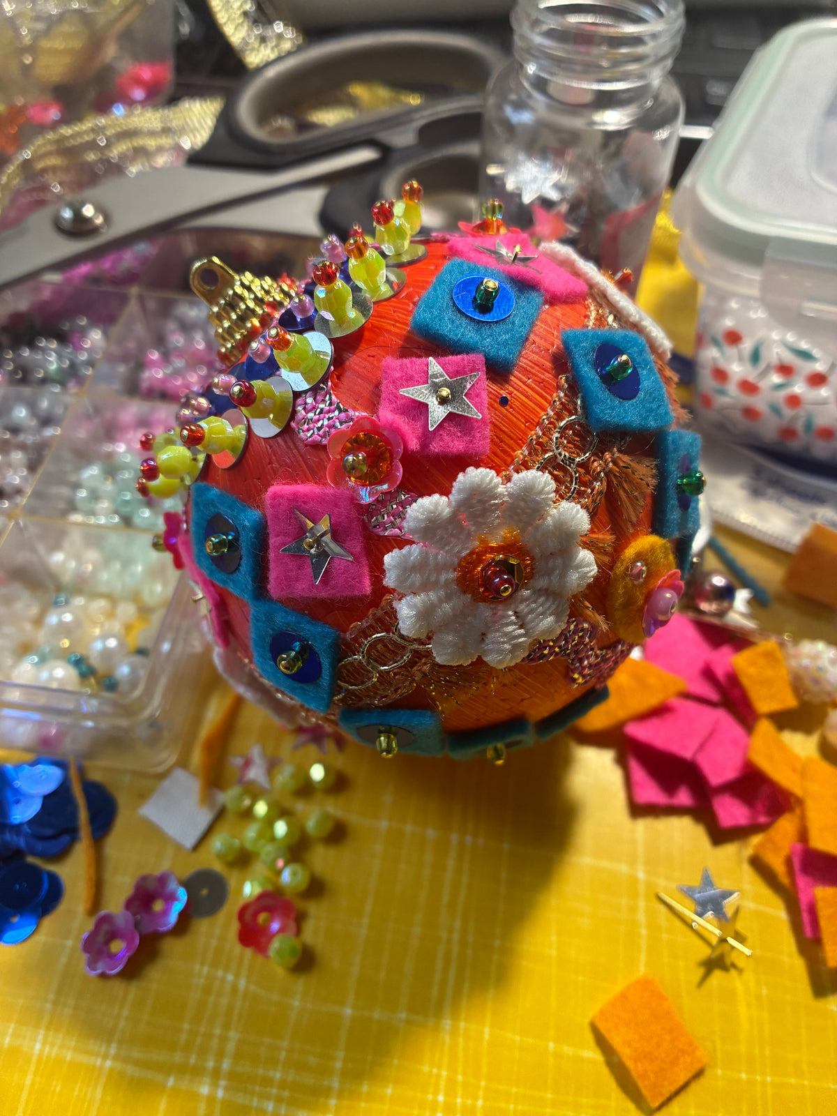 Push pin bauble workshop
