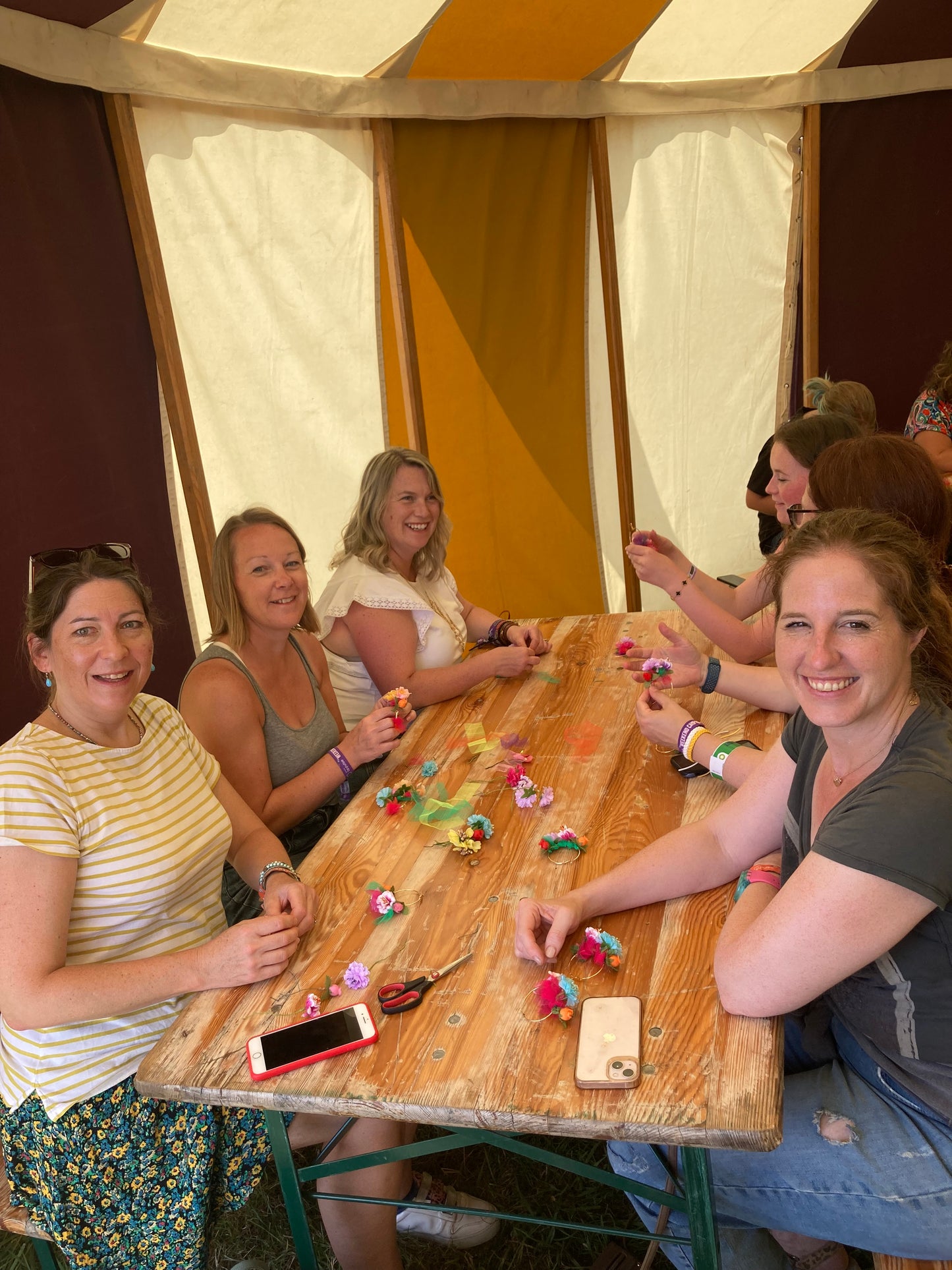 Hen creative parties - flower earrings