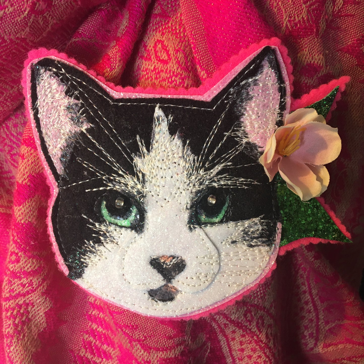 Pet portrait brooch