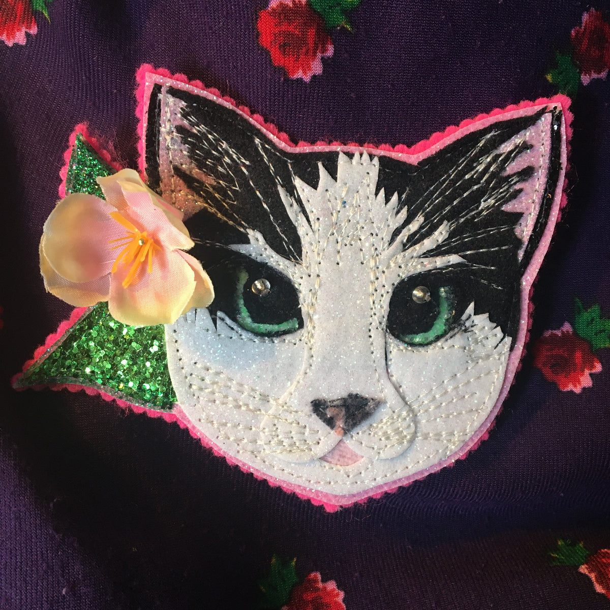Pet portrait brooch