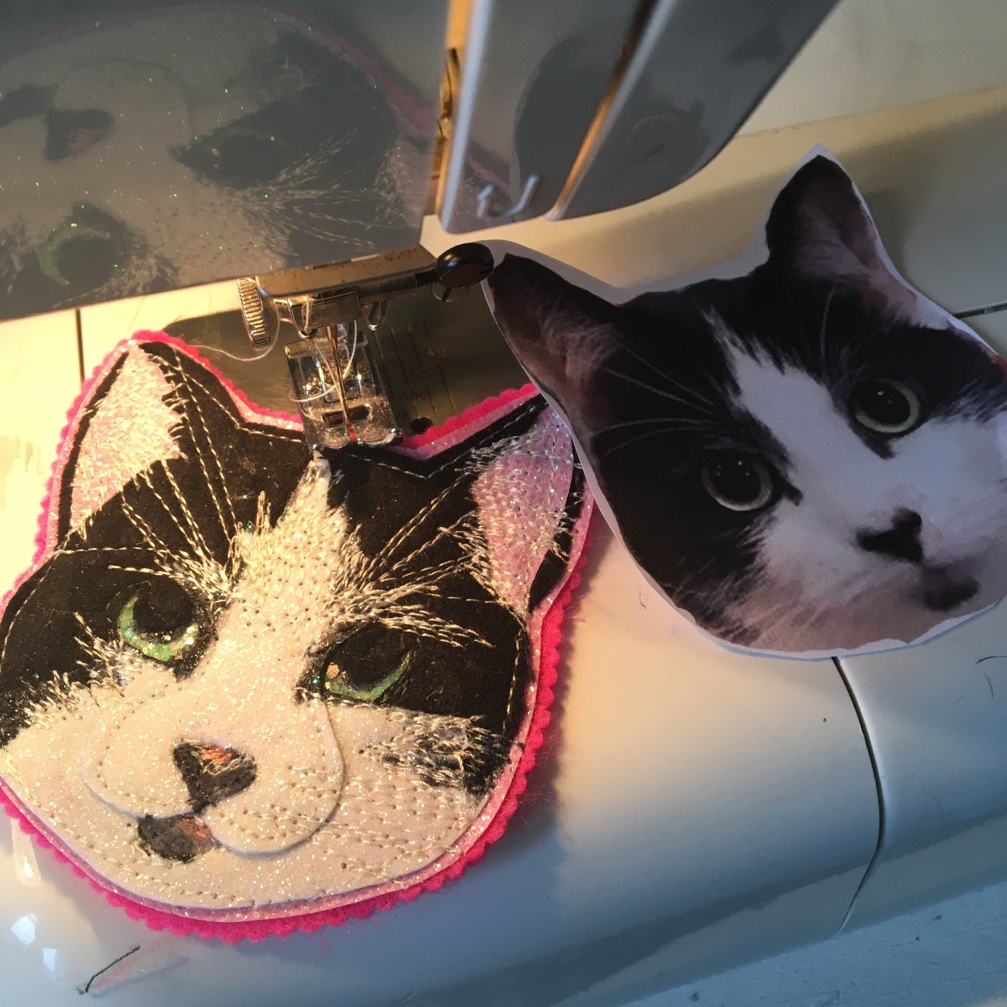 Pet portrait brooch