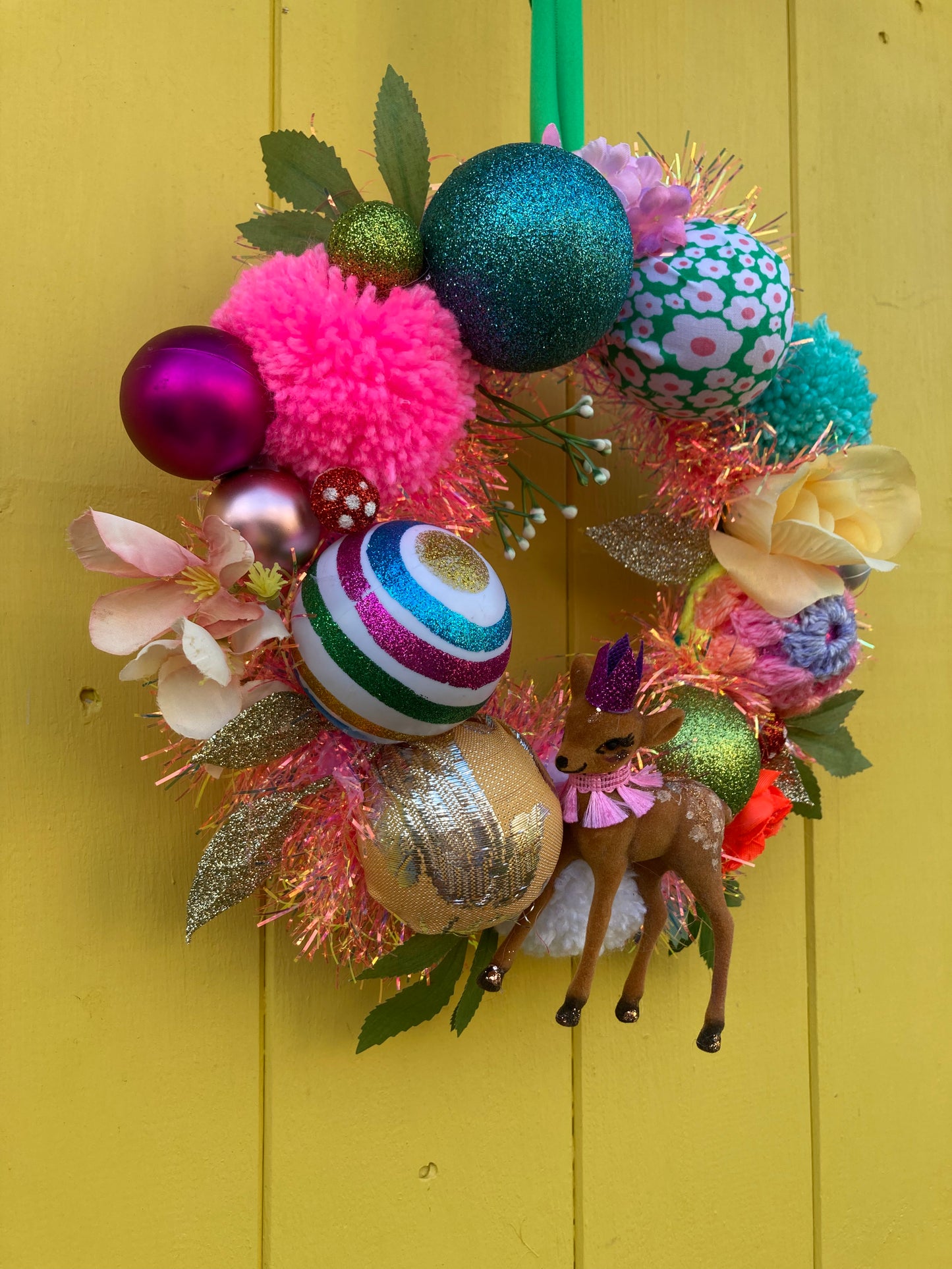 Ready made Kitsch Christmas Wreaths