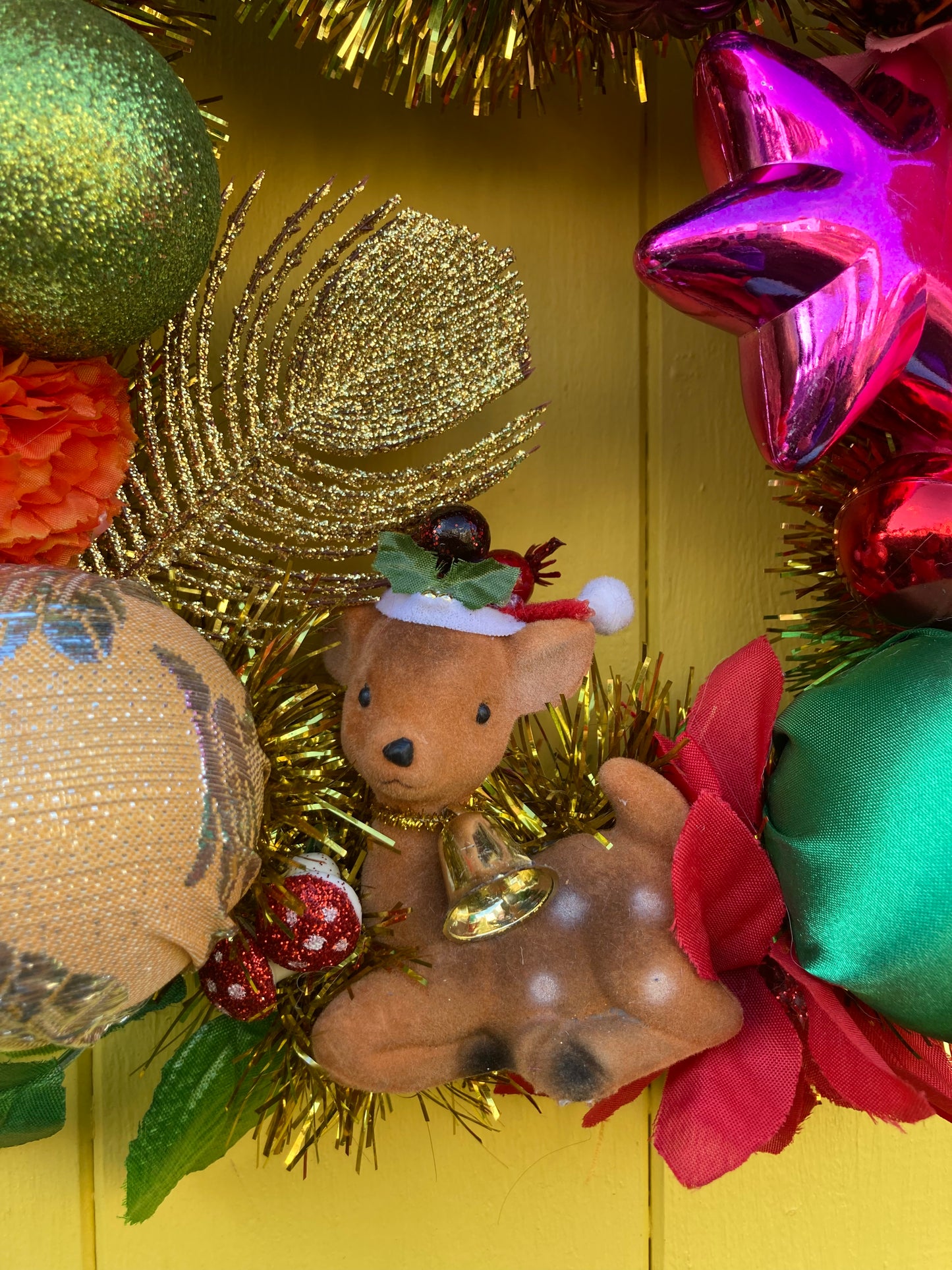 Ready made Kitsch Christmas Wreaths