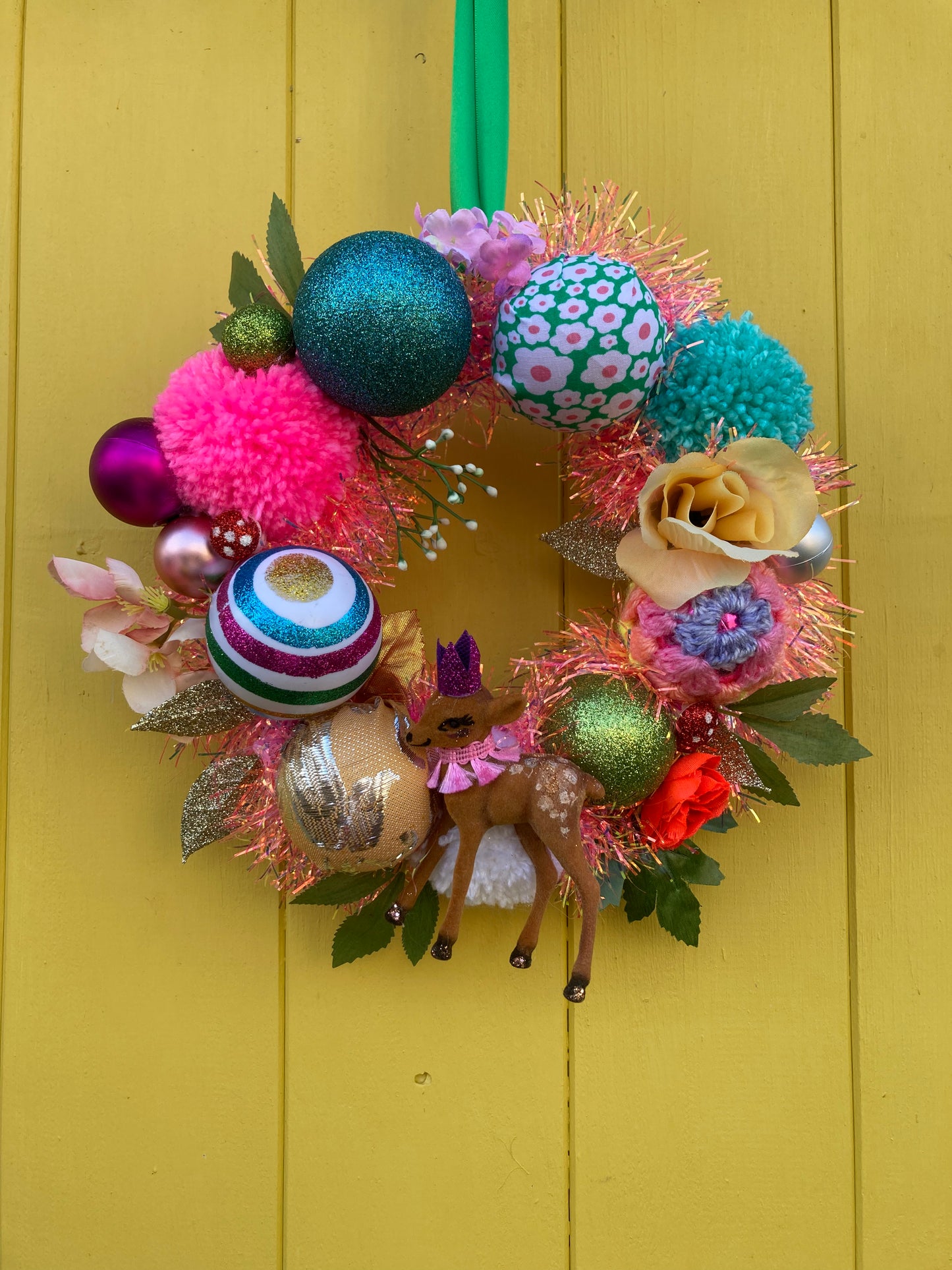 Ready made Kitsch Christmas Wreaths
