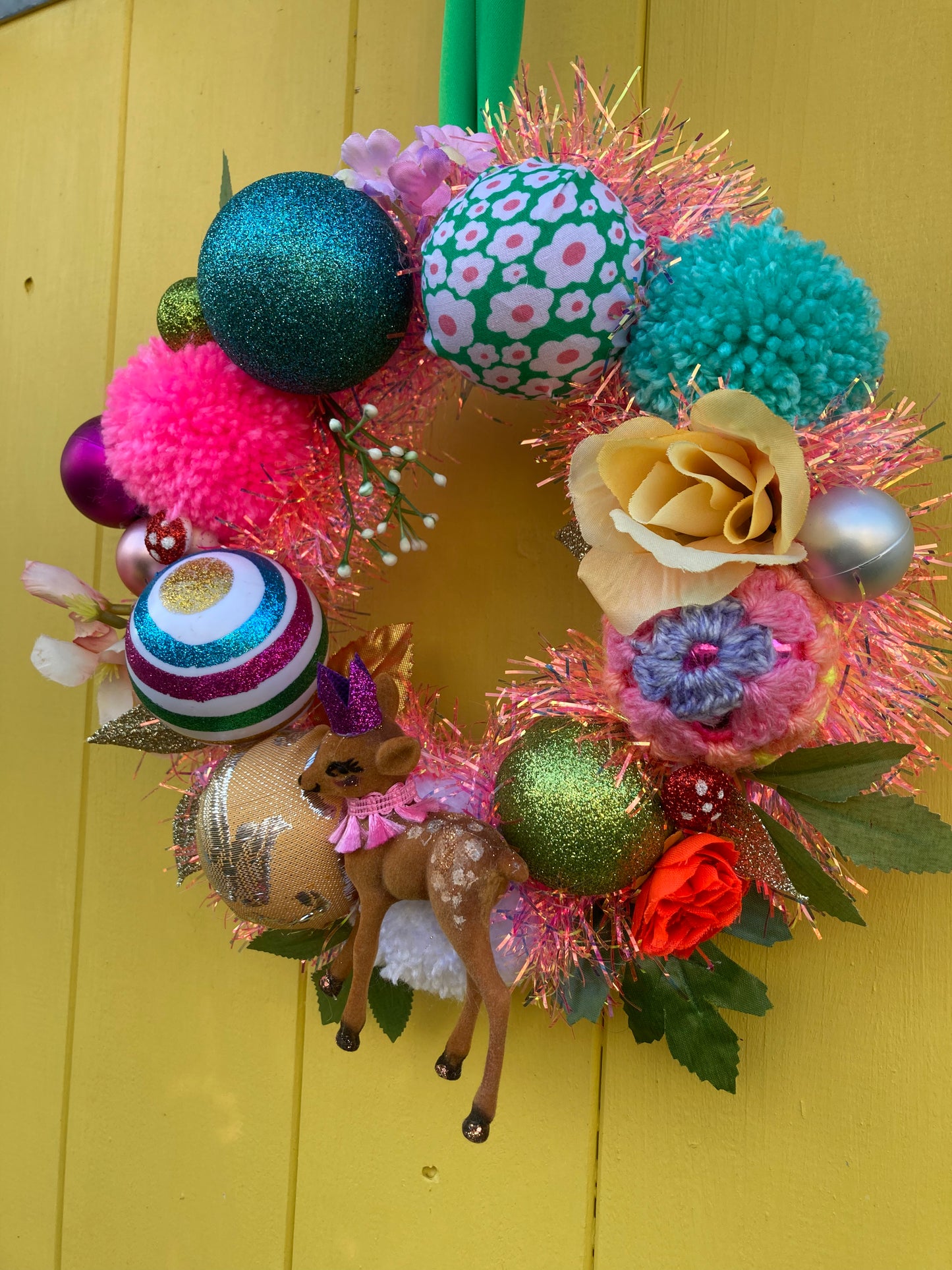 Ready made Kitsch Christmas Wreaths