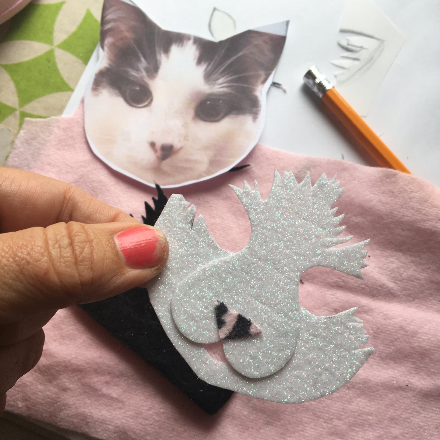 Pet portrait brooch
